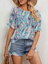 Lockere, kurze Ärmel, elastisches T-Shirt mit Blumendruck und Rüschenbesatz und Rundhalsausschnitt